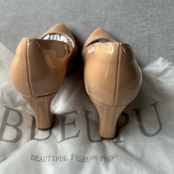 Chunky High Heels Closed Pointed Toe Pumps, Size 5.5 - Picture 9 of 9